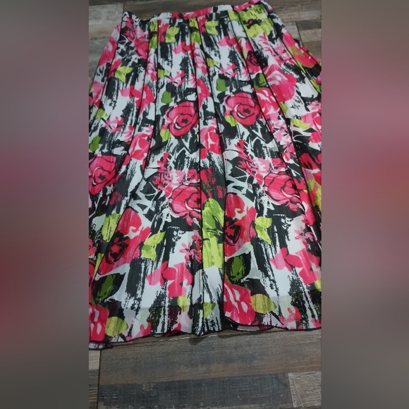 City Girl- Nancy Bolen Skirt Floral With Zipper on The he Side in A- line Size M - Picture 2 of 10